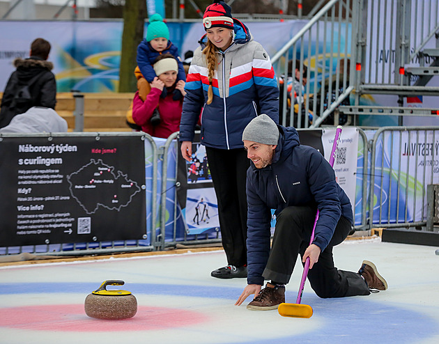 Vyčistil jsem stojku! Mají curleři uklizeno? Reportér iDNES.cz zkusil olympijské sporty