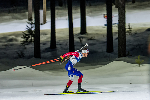 Biatlon ONLINE: Krčmář před poslední střelbou posouvá štafetu na 15. místo