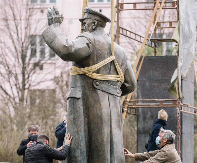 Socha maršála Koněva odstraněná z Bubenče půjde do muzea na Hradčany