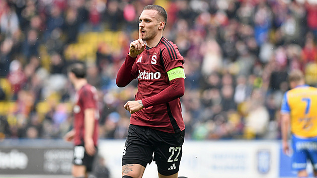 ONLINE: Teplice - Sparta 0:1, napotřetí už hosté slaví. Sólo zakončuje Haraslín