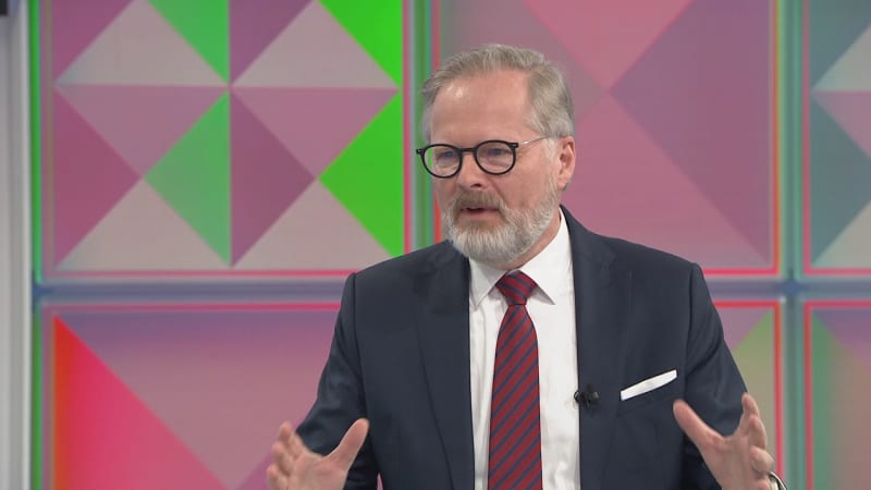 Z premiéra influencerem? Petr Fiala baví lidi, experti před jeho chováním varují